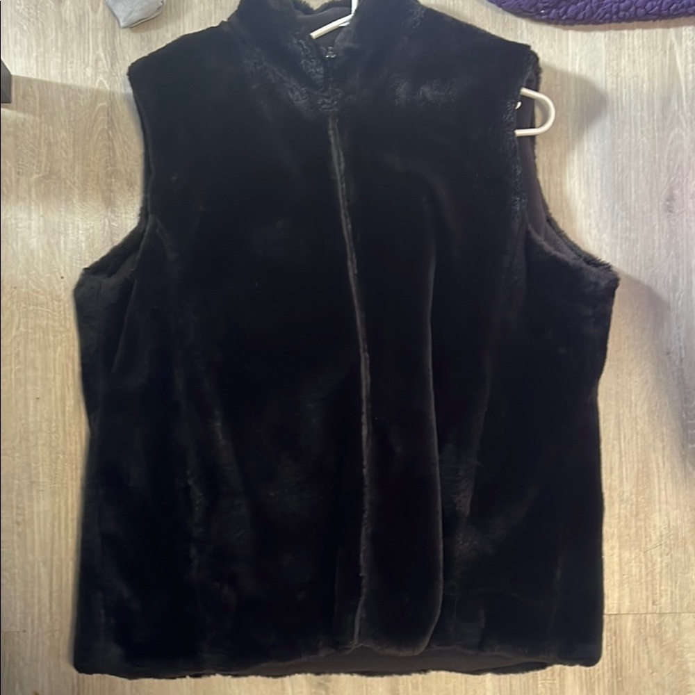 Black‎ Faux Fur Vest